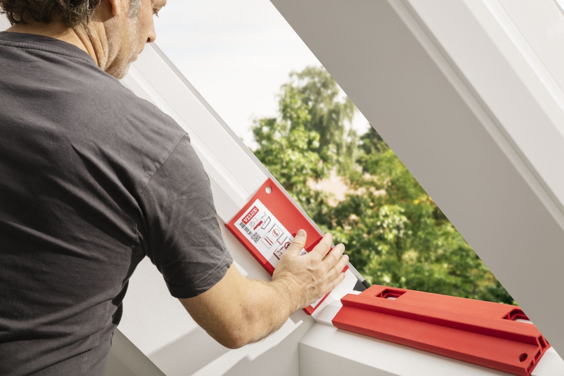 Roofer using Velux ProTect Tool